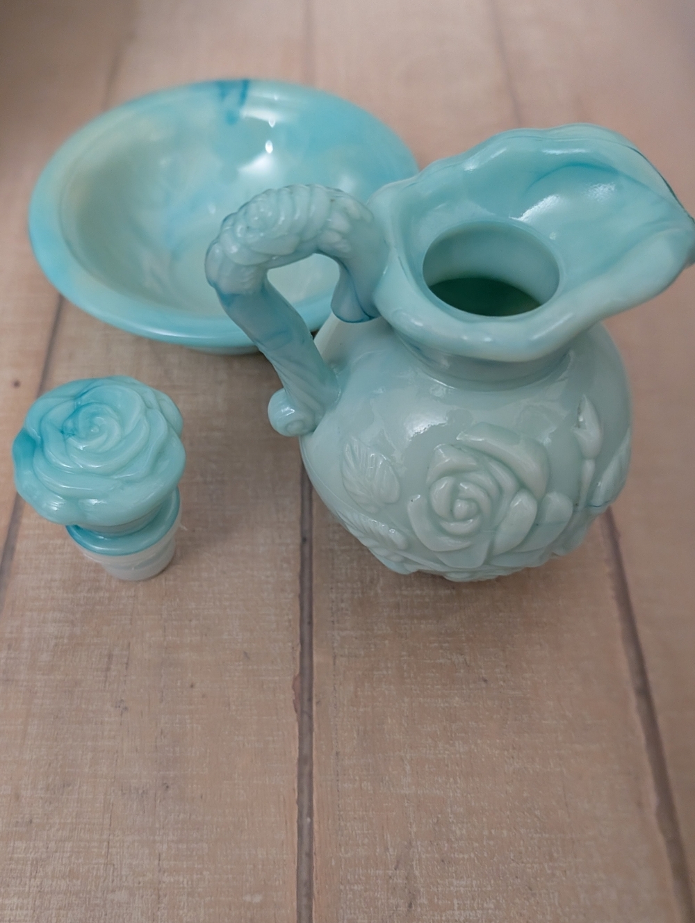 Vintage 70s Avon "Skin-So-Soft" Jadeite Milk Glass Set - Picture 9 of 11